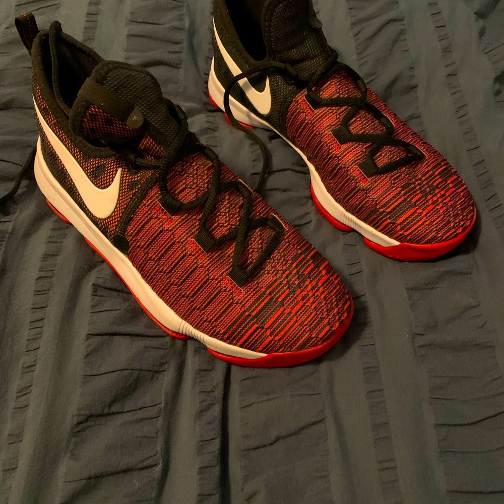 NIKE KD9 Brand New! Size 7Y